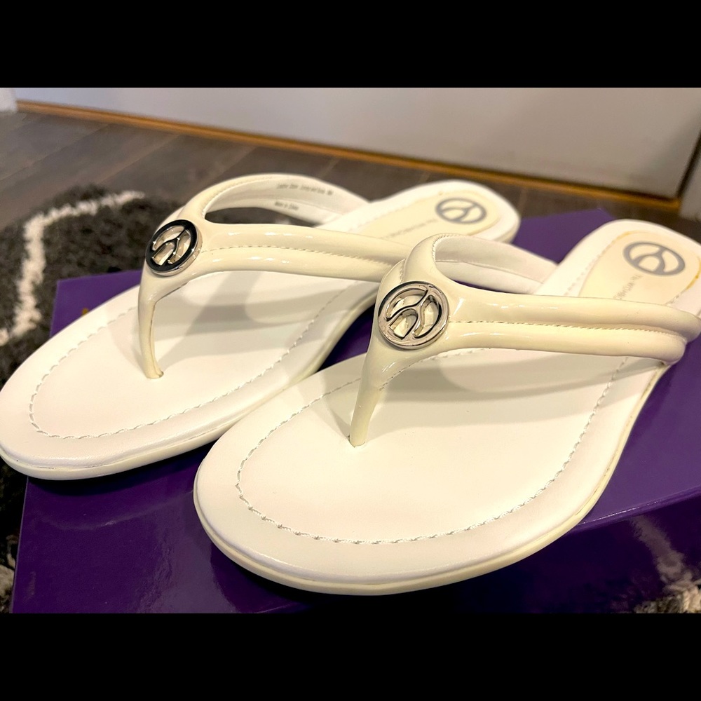 NWOT White Flats
